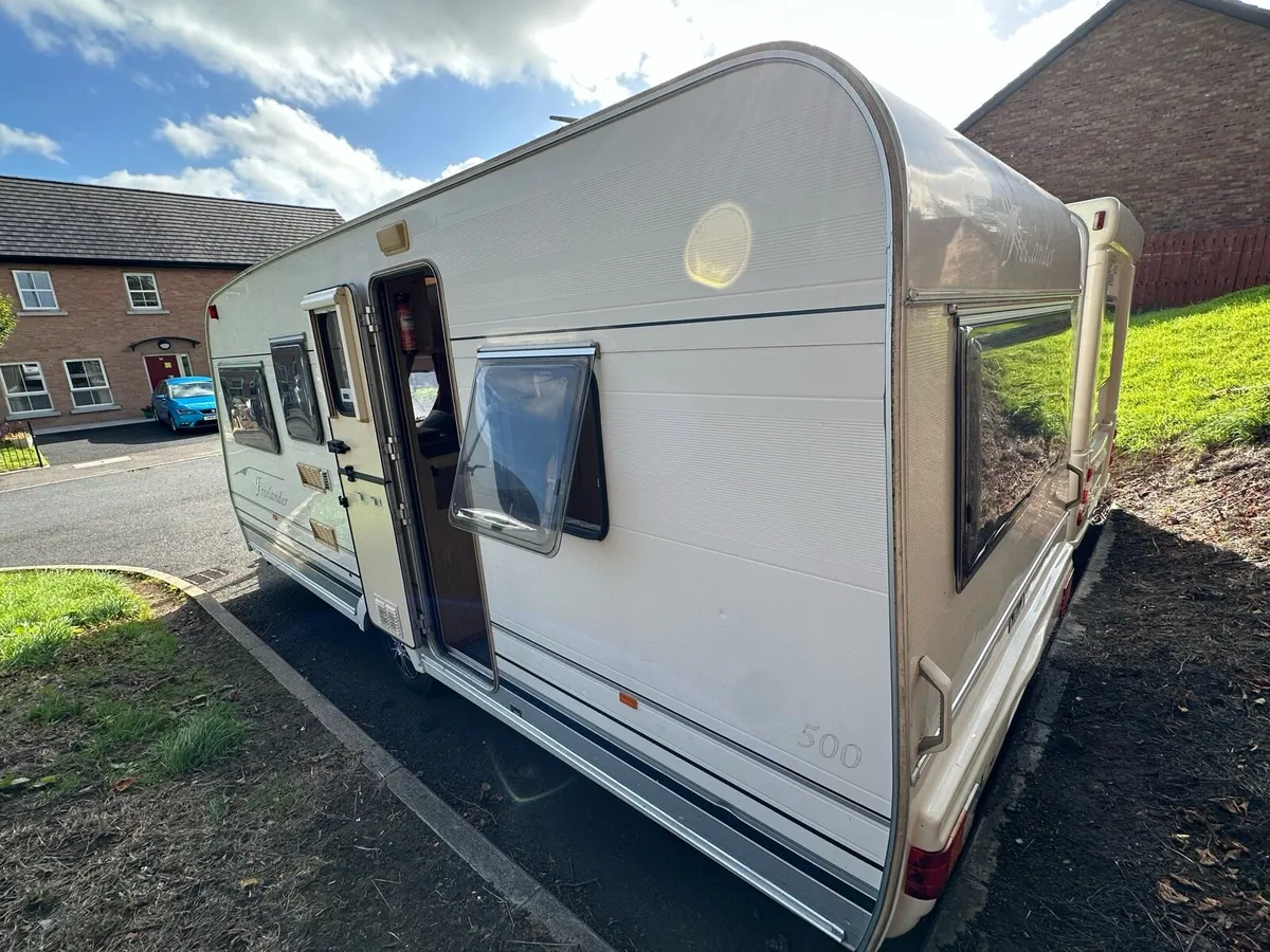 5 berth lunar caravan - Image 3