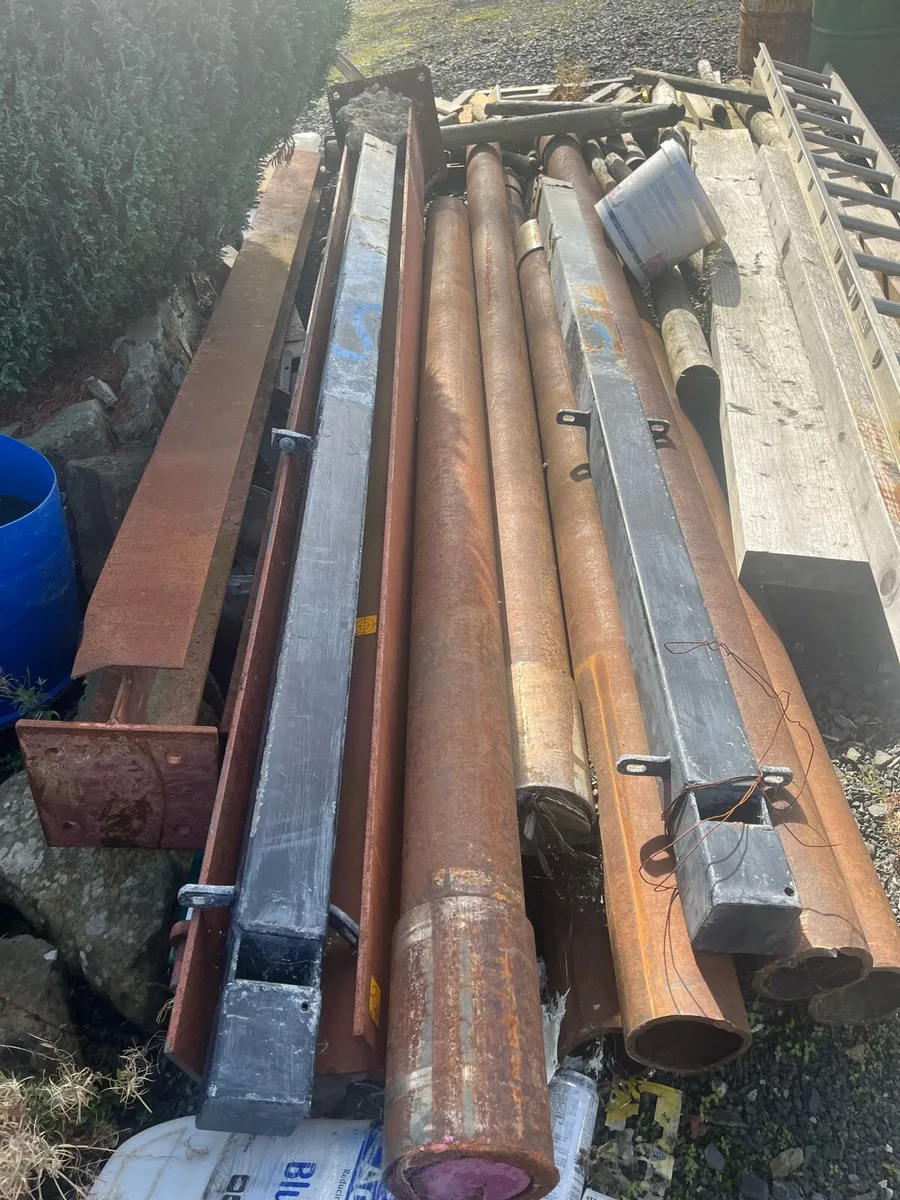 Selection of drill pipe and girders and posts - Image 2