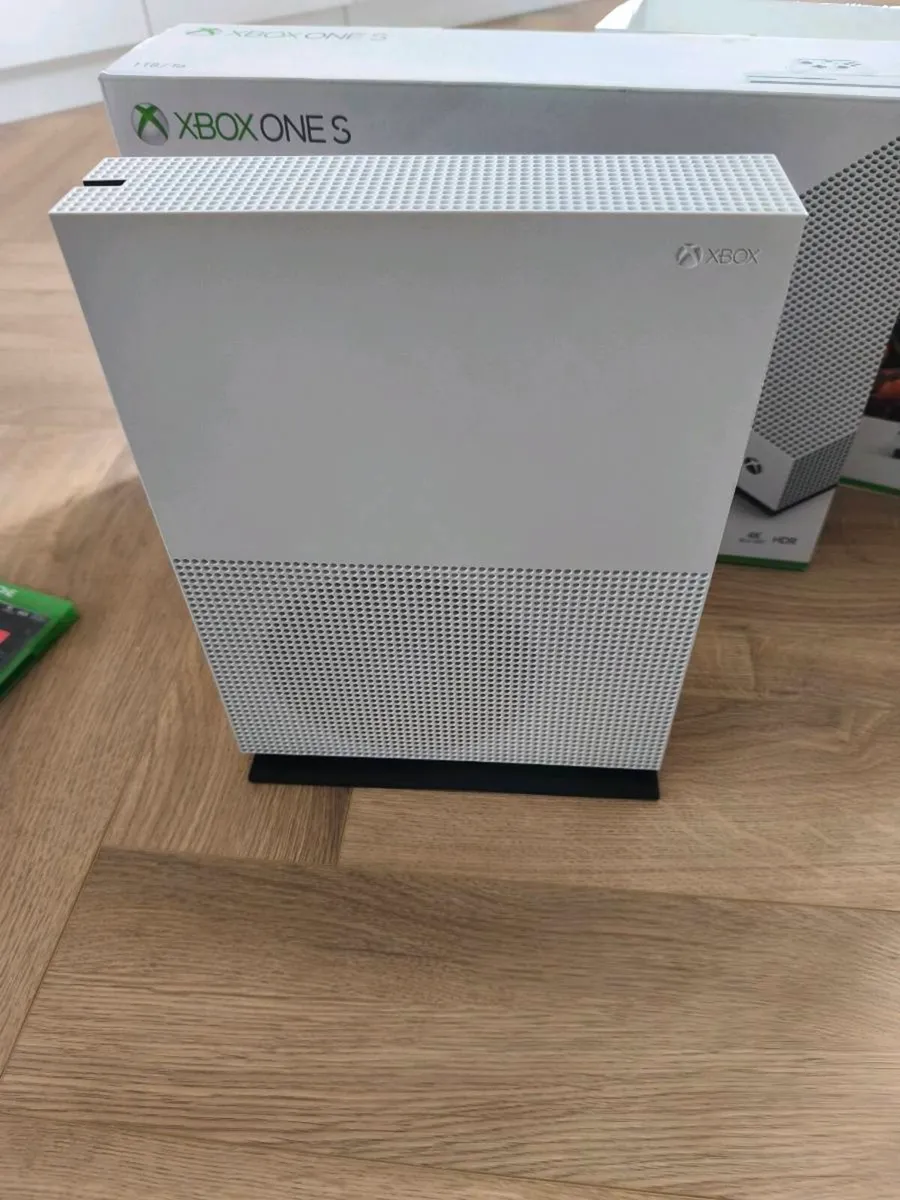 Xbox one s 1TB - Image 4