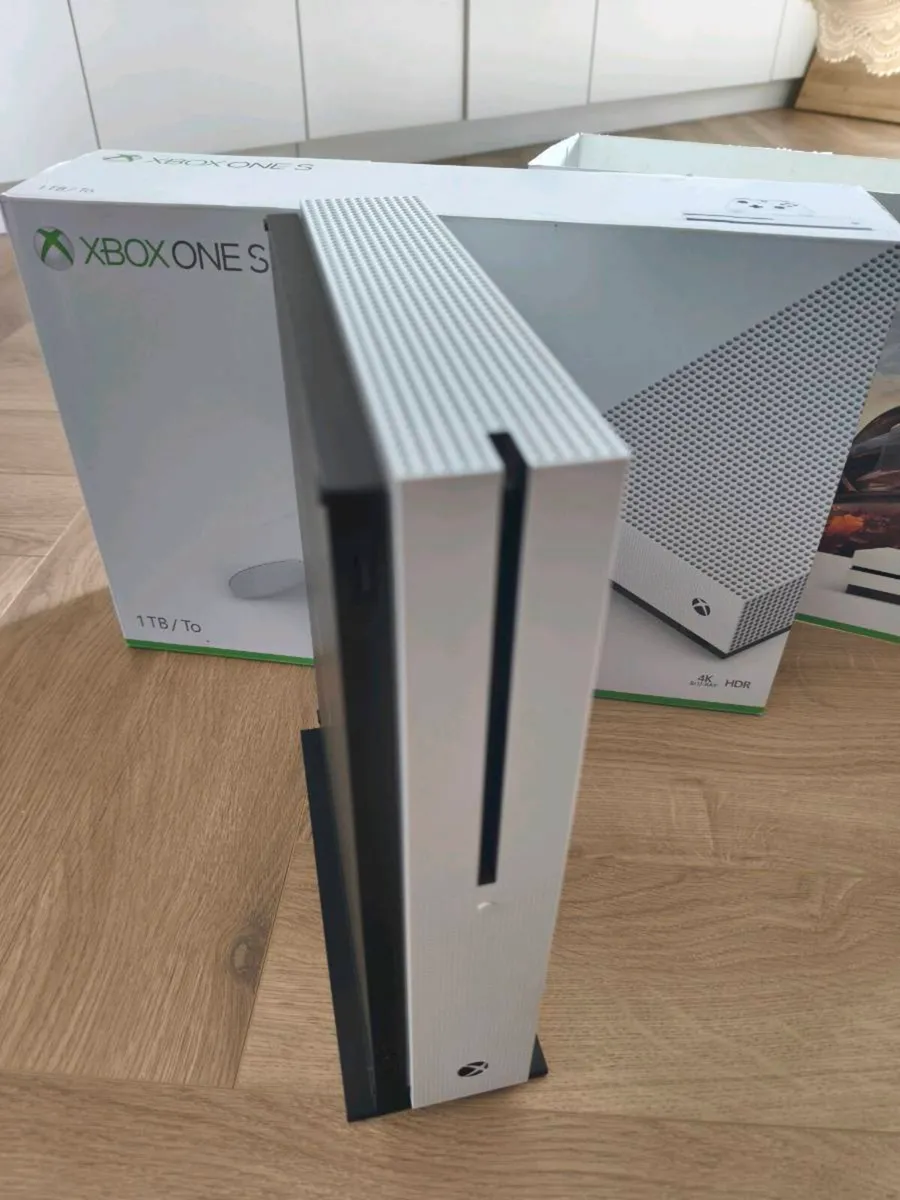 Xbox one s 1TB - Image 3