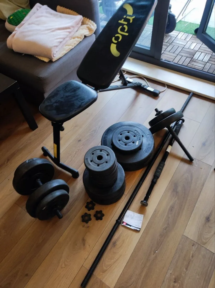 Gym weights and equipment - Image 1