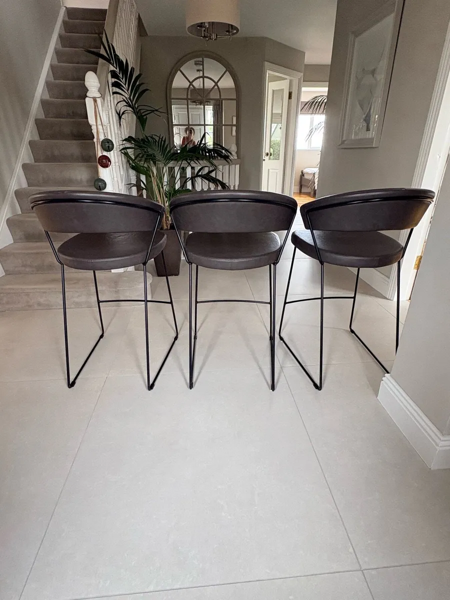 3 faux leather barstools - Image 2