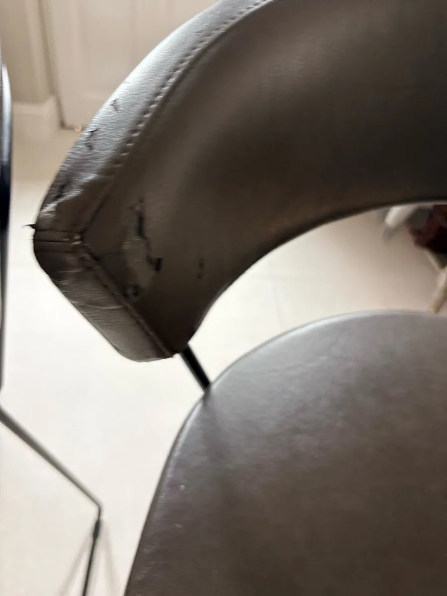 3 faux leather barstools - Image 3