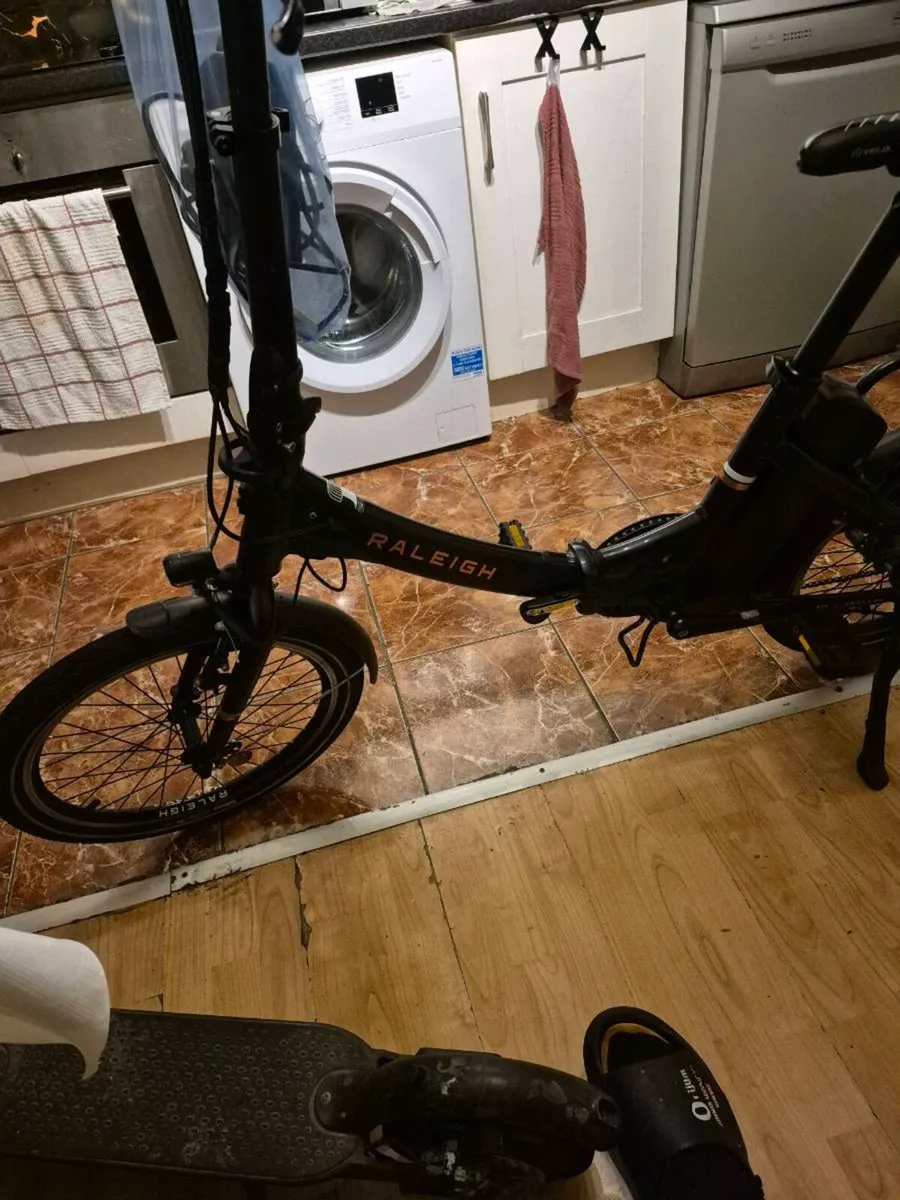 Raleigh stow-E-wai electric bike - Image 1