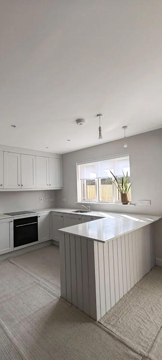 Peninsula Kitchen - Image 4