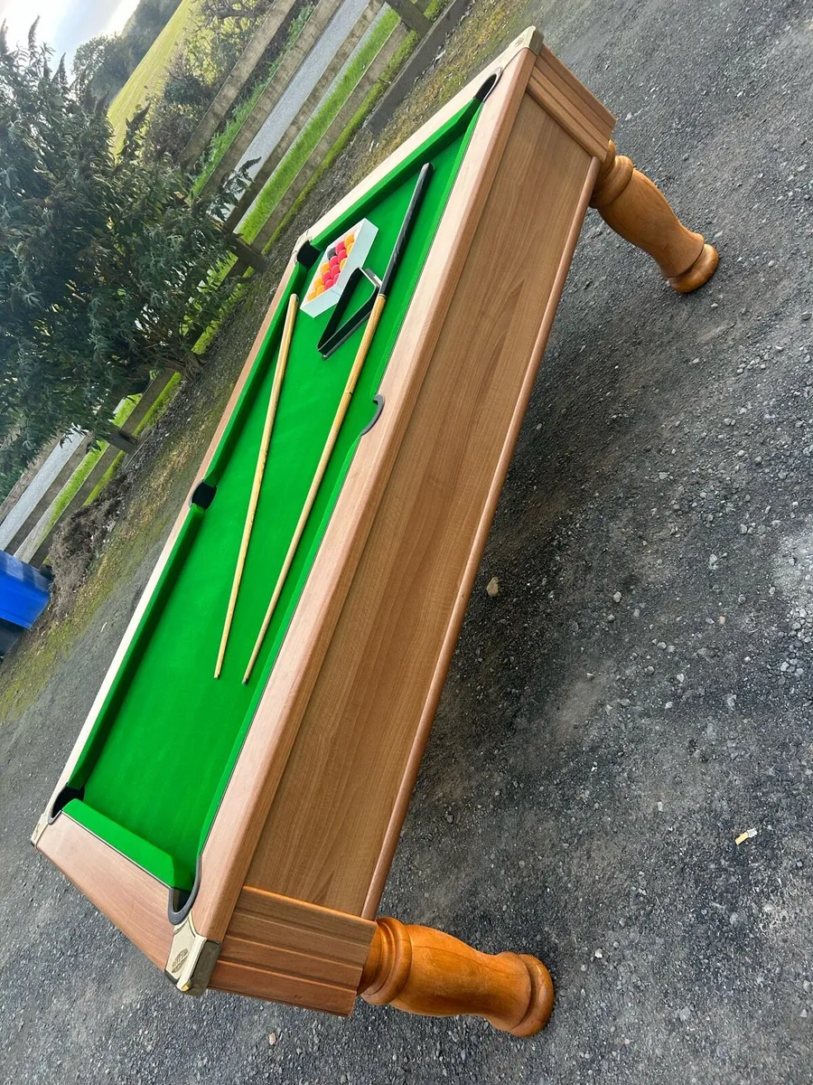 Pool table - Image 1
