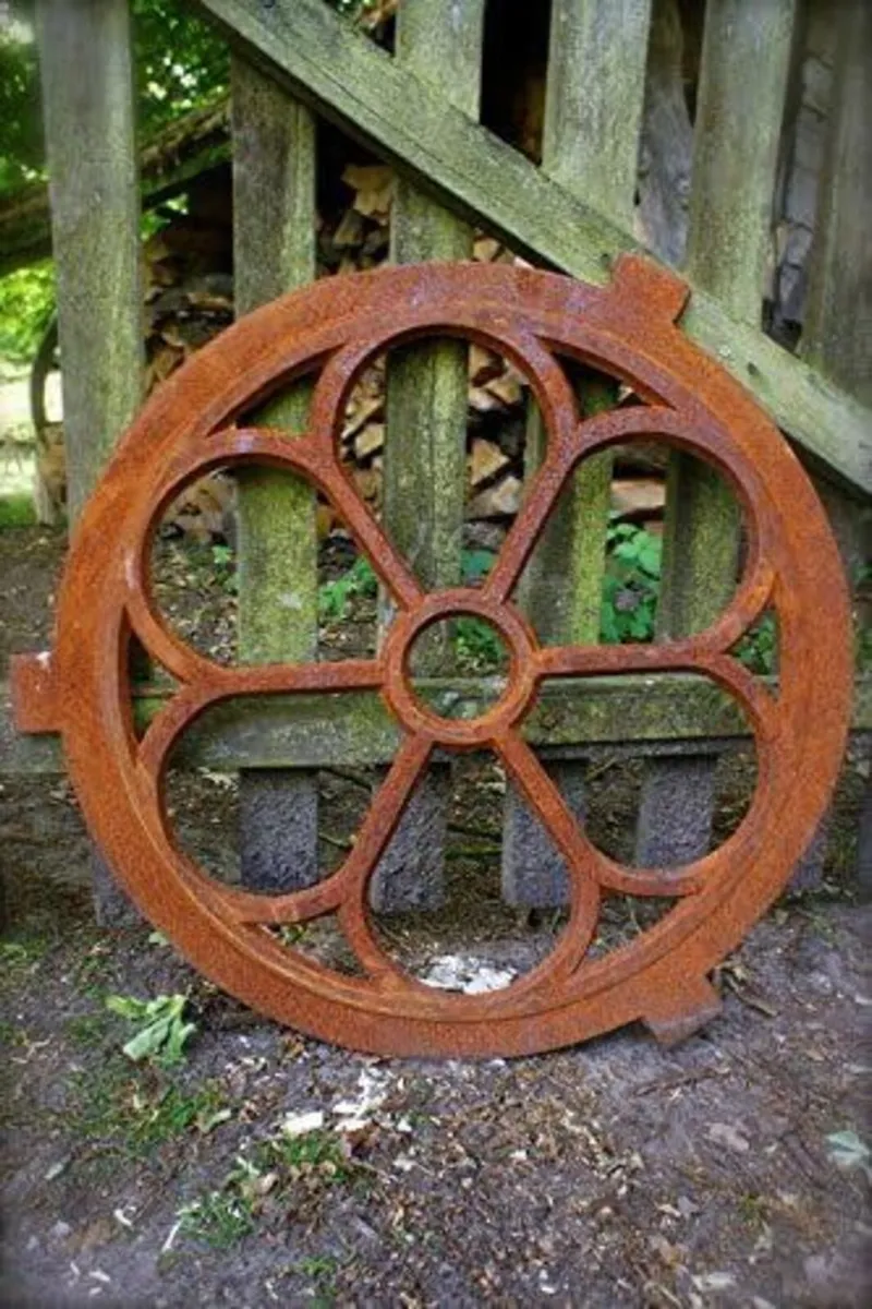 Rustic Round Cast Iron Gable Window – 41 cm | Hist - Image 1