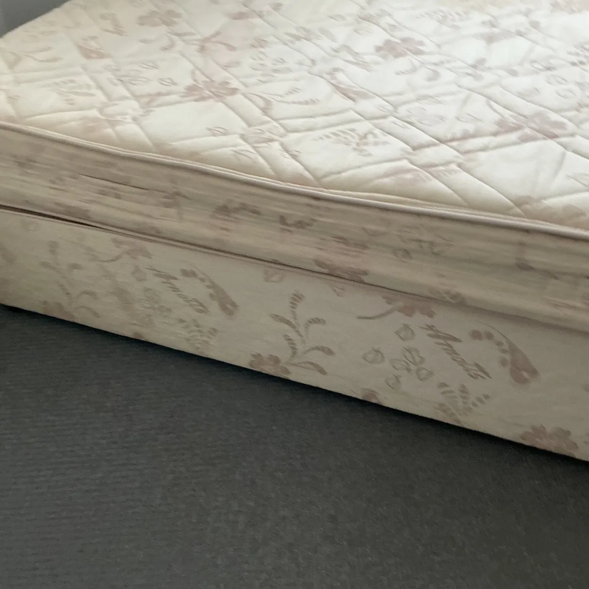 Bed - Image 1