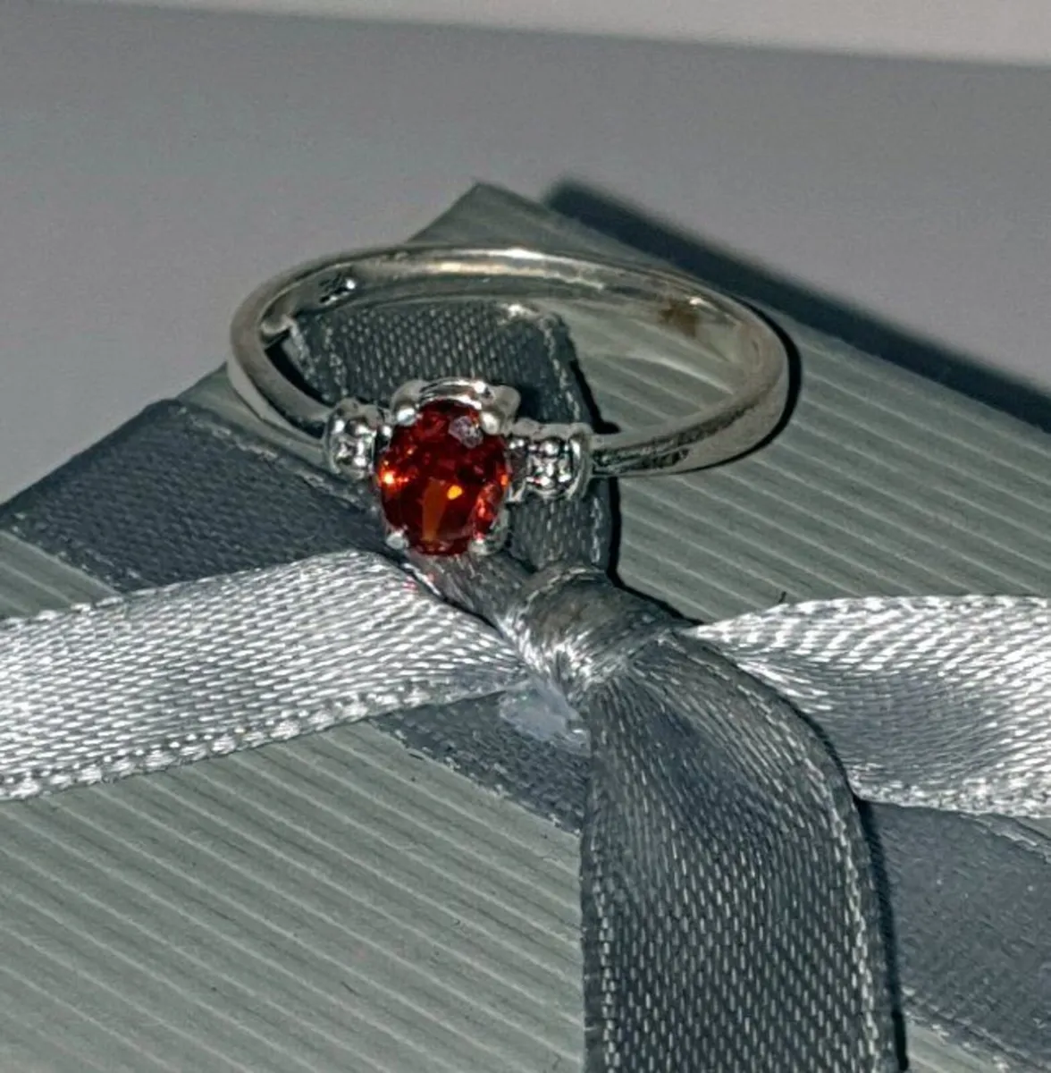Pristine Vintage Hallmarked Silver Sapphire Ring - Image 2