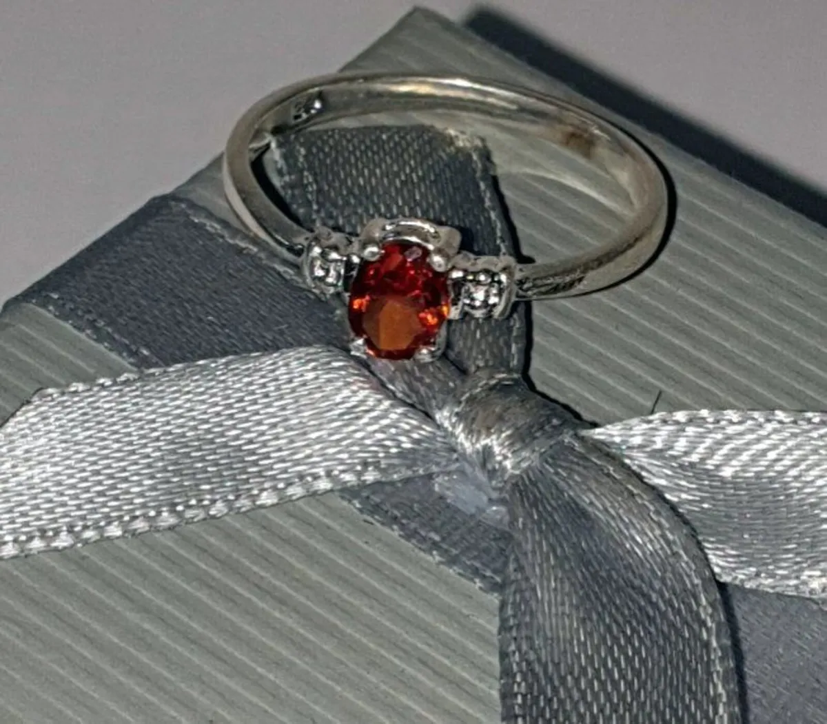 Pristine Vintage Hallmarked Silver Sapphire Ring - Image 3