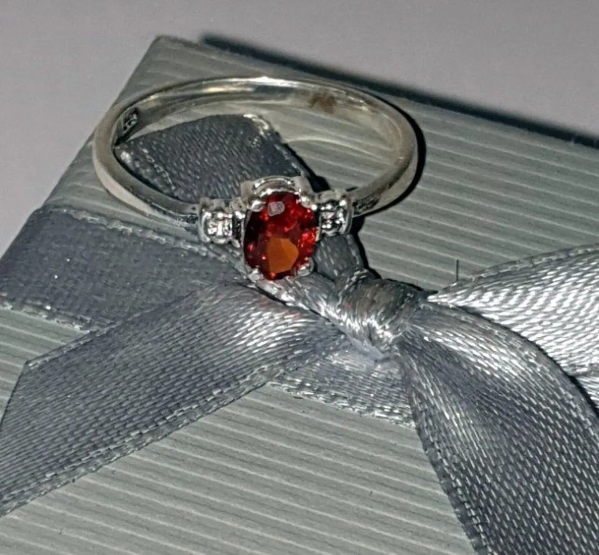 Pristine Vintage Hallmarked Silver Sapphire Ring - Image 4