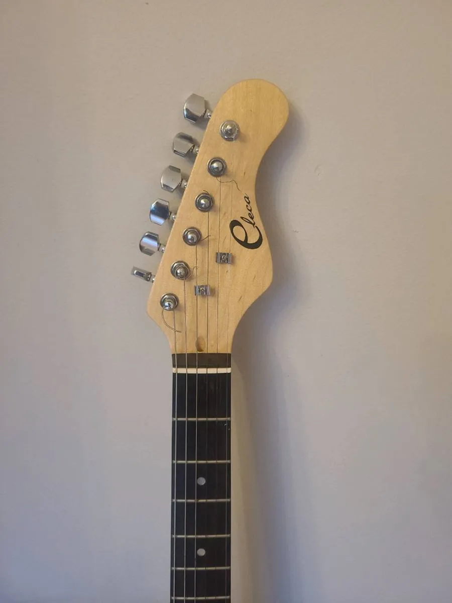 Electric guitar and amp - Image 3