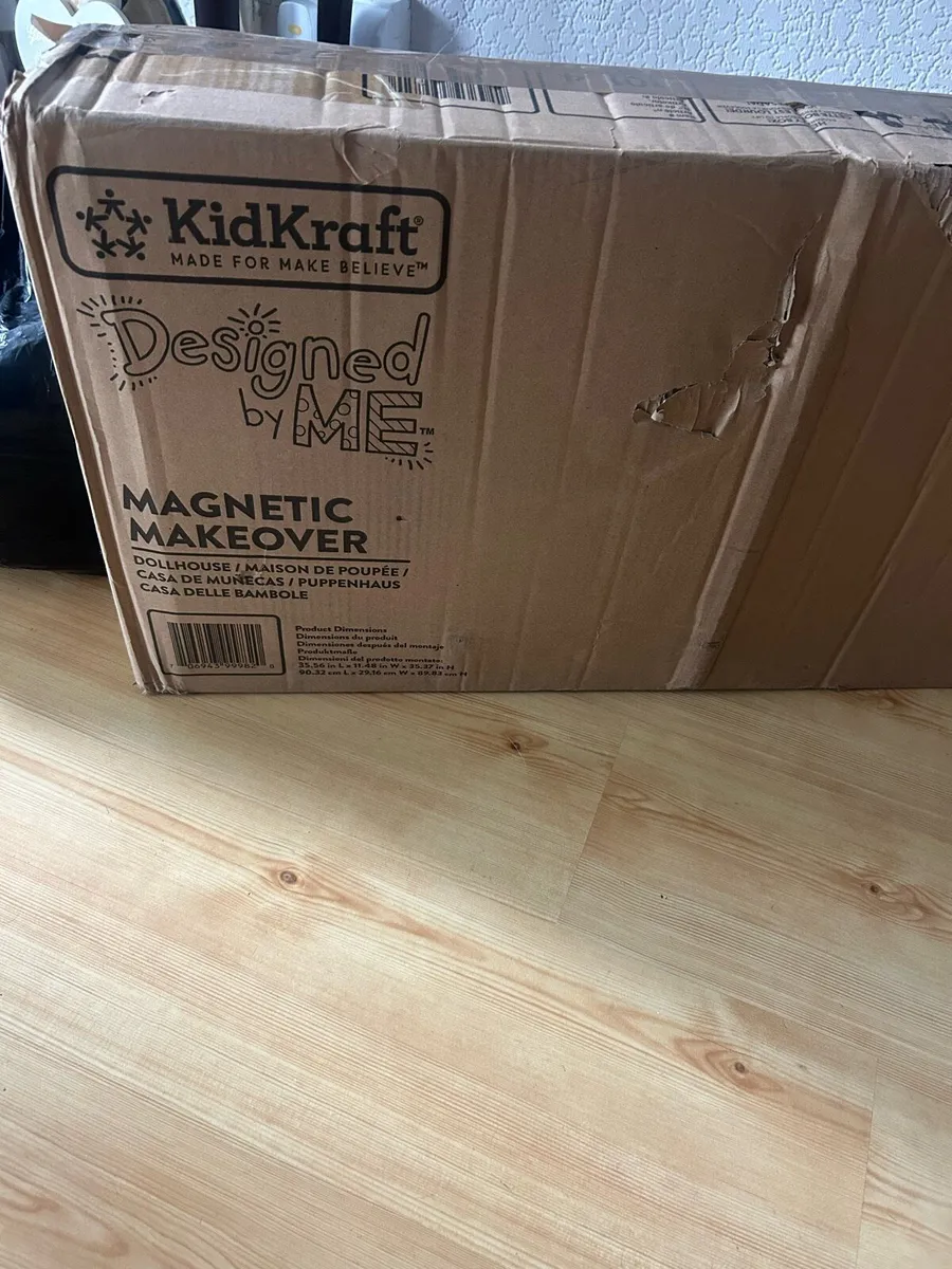 Kid Kraft Magnetic makeover dolls house Brand new - Image 2