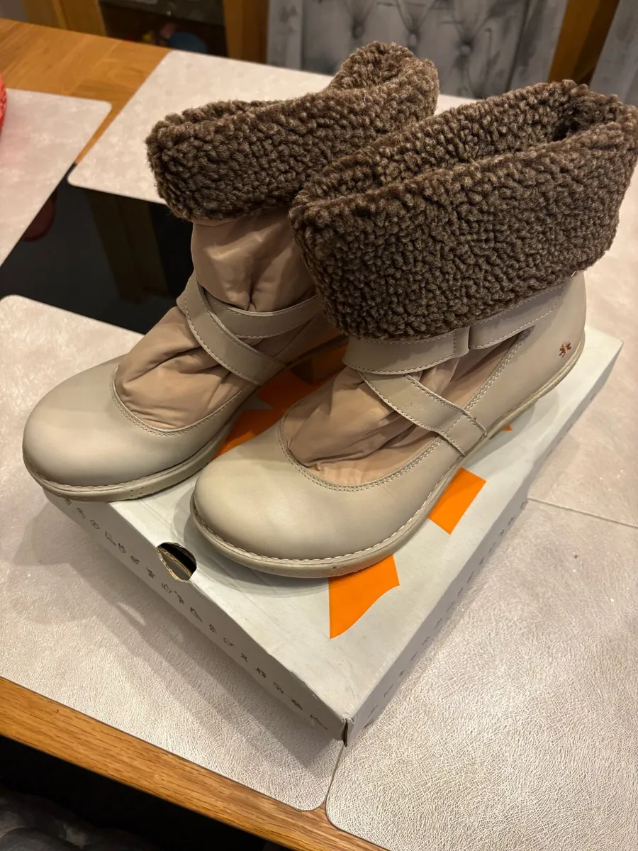 Art womens boots size 42uk 9uk - Image 2