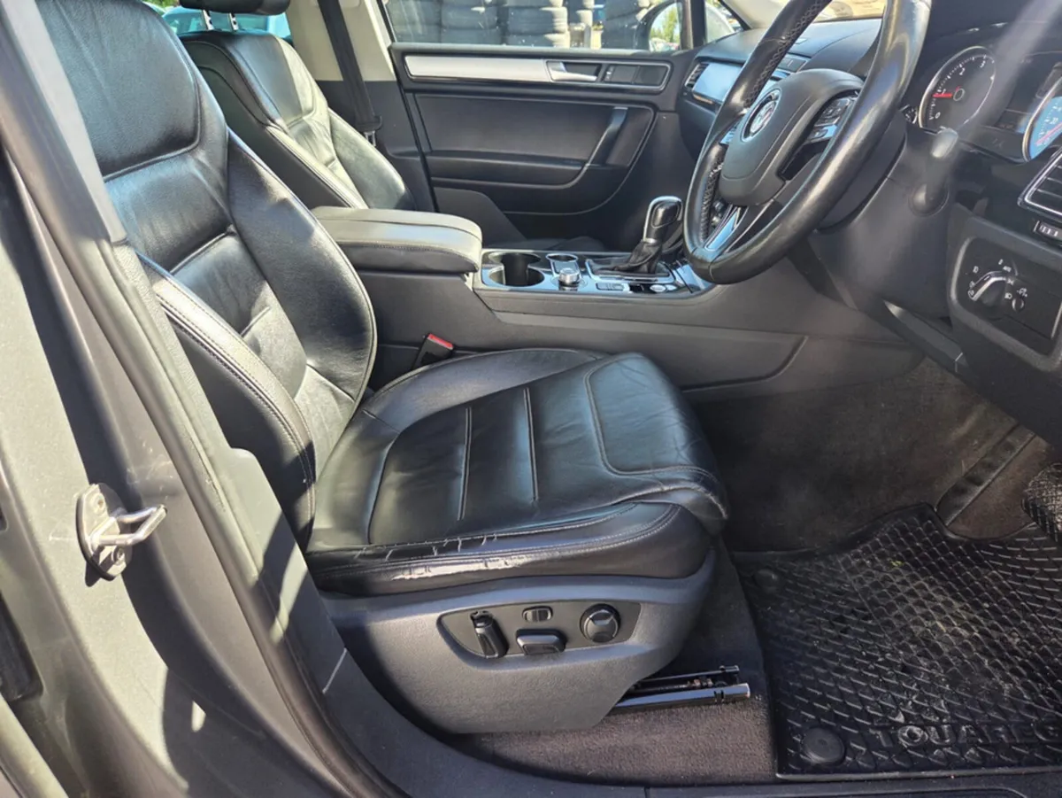 Volkswagen Touareg CV 3.0 TDI 262B 262BHP V6 5DR A - Image 4