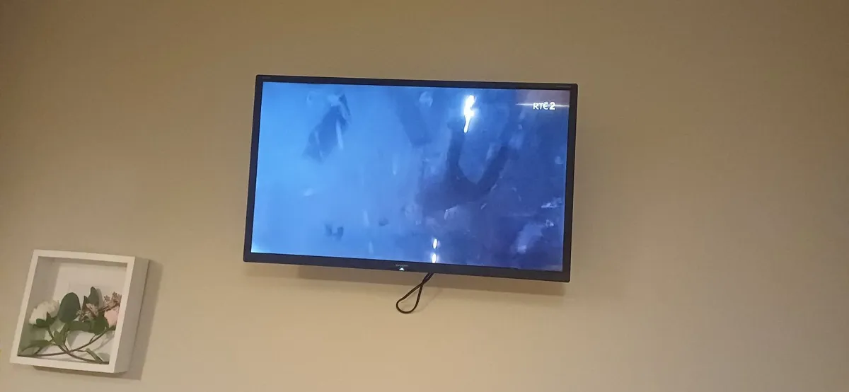 32 inch tv - Image 2