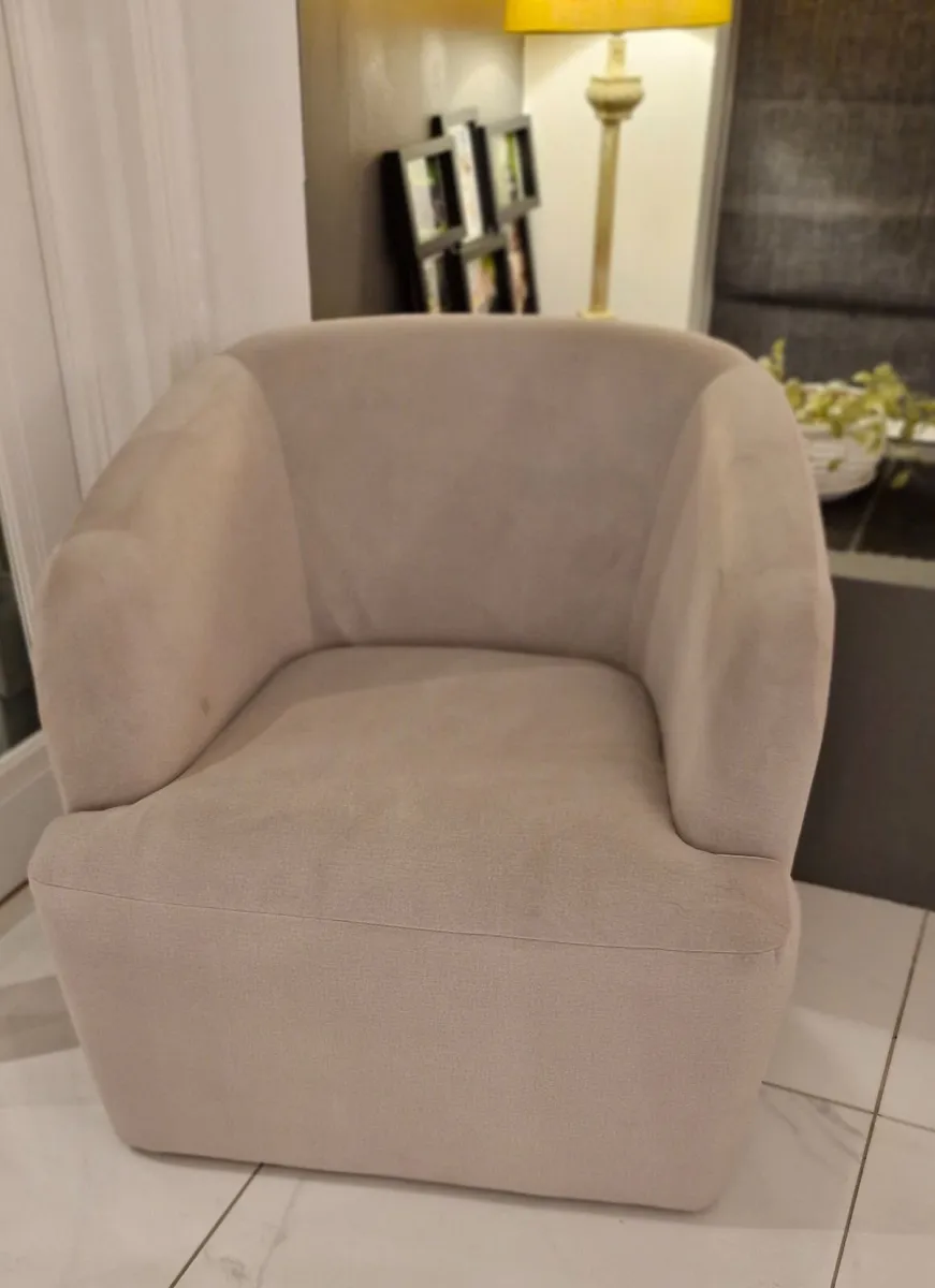 Armchair - Image 1
