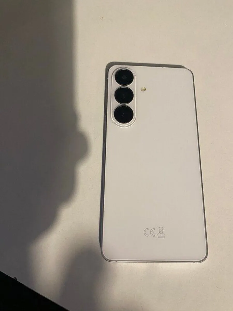 Samsung S26 - Image 3