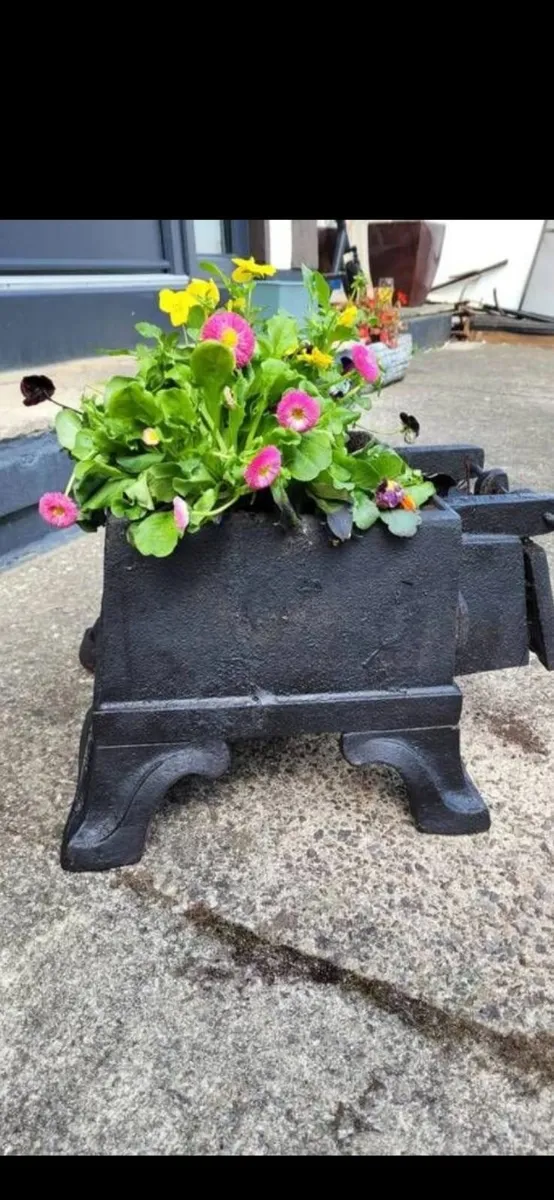 Garden planter - Image 1