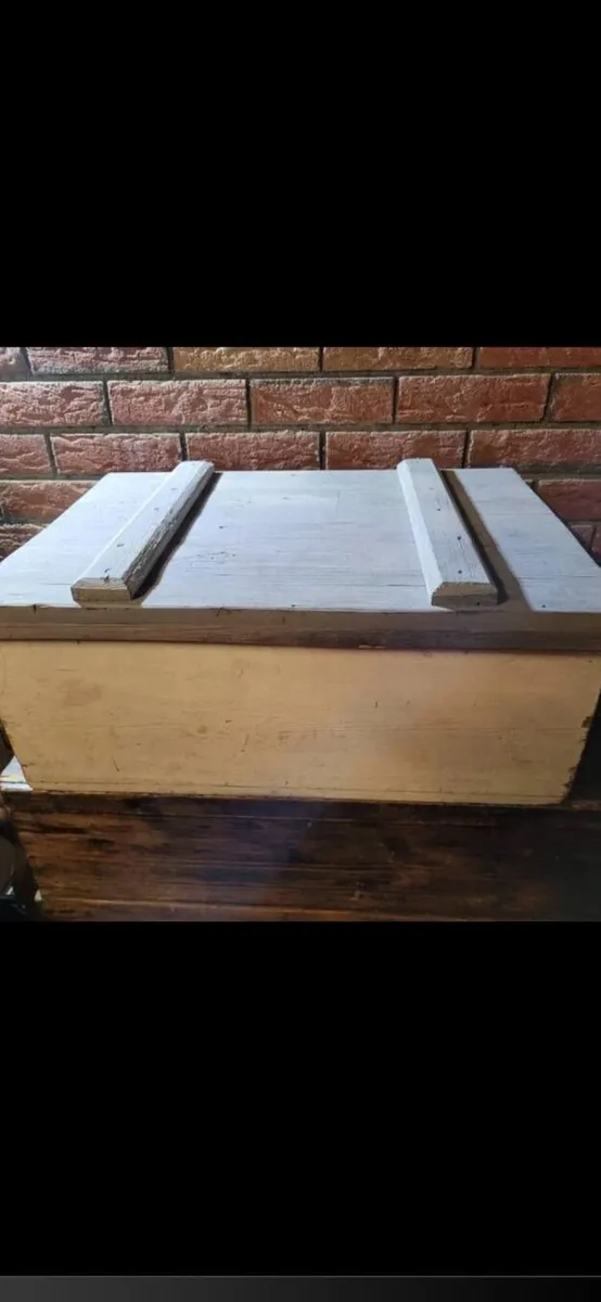 Vintage pine box - Image 1