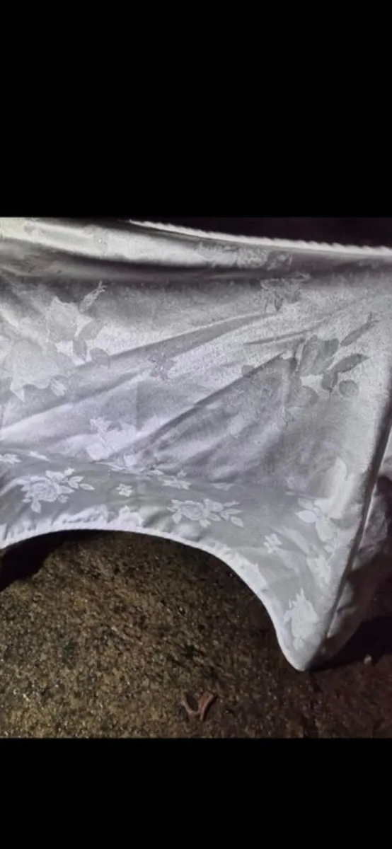 Silk damask chair cover x 75 - Image 1