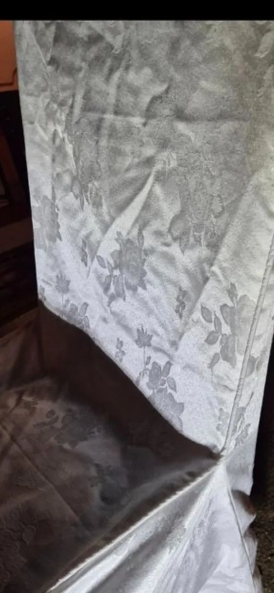 Silk damask chair cover x 75 - Image 4
