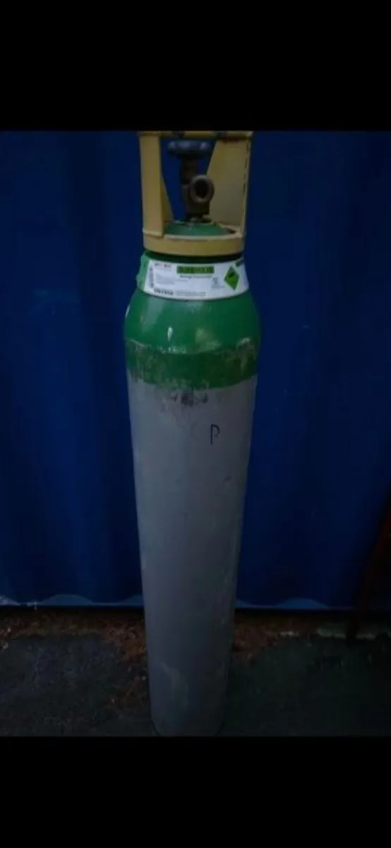 Large gas bottle