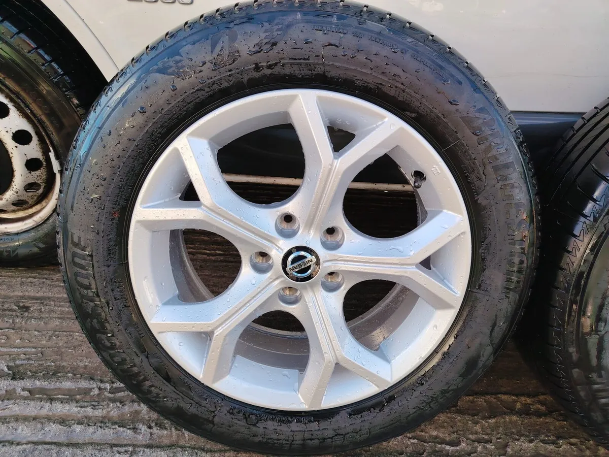 Nissan alloy wheels - Image 2
