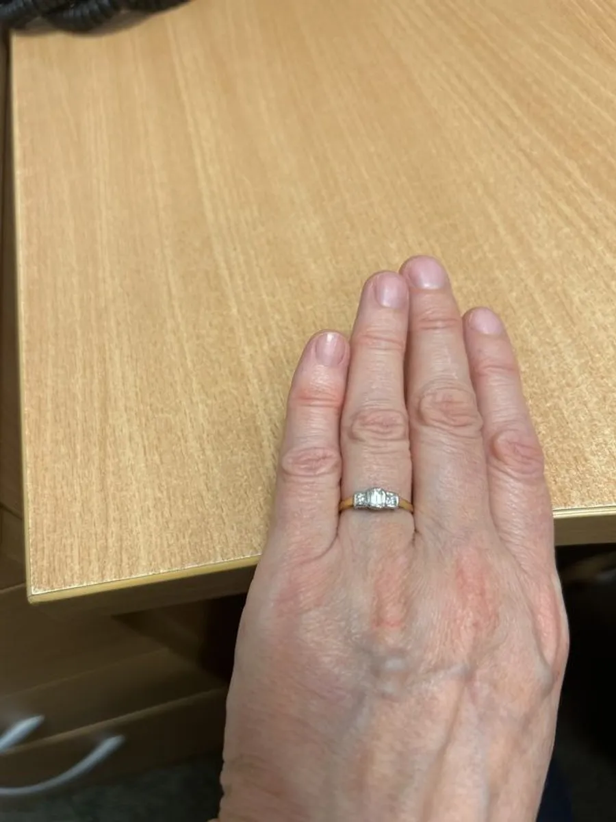 3-stone Gold & Diamond Ring - Image 3