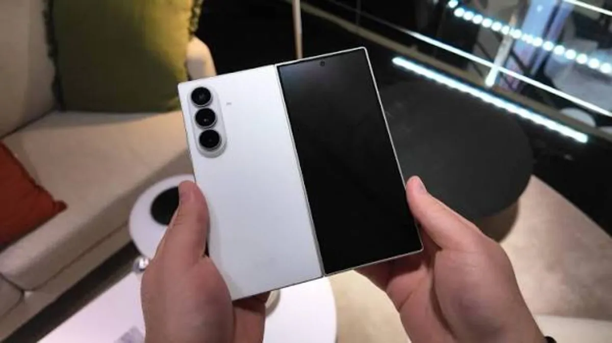 Samsung galaxy fold 8 ultra - Image 2