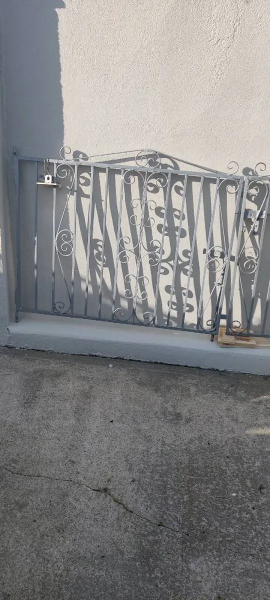 Gates - Image 2