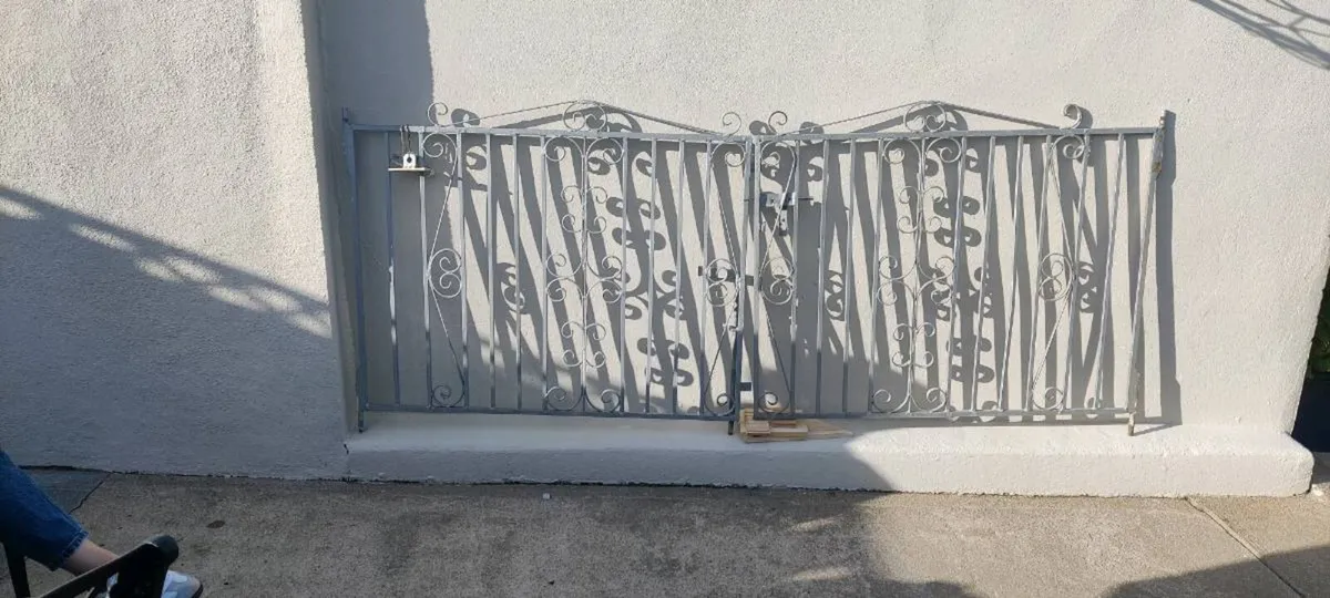 Gates - Image 1