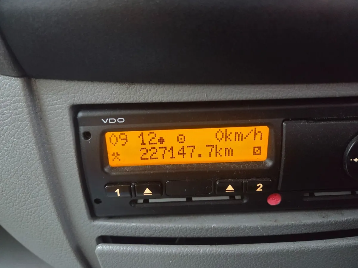 Mercedes-Benz Sprinter 2011 - Image 2