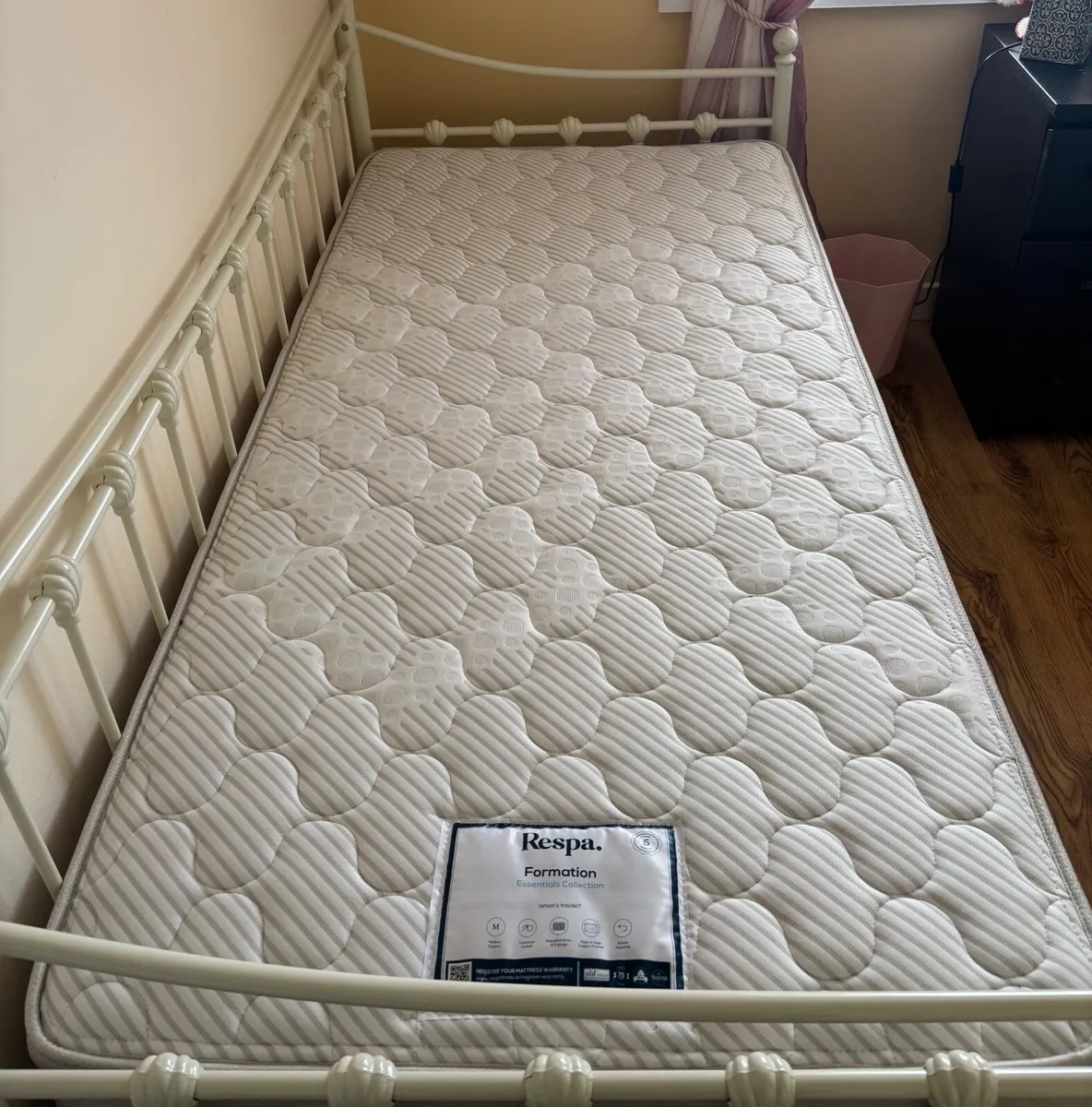 Single bed - Image 2