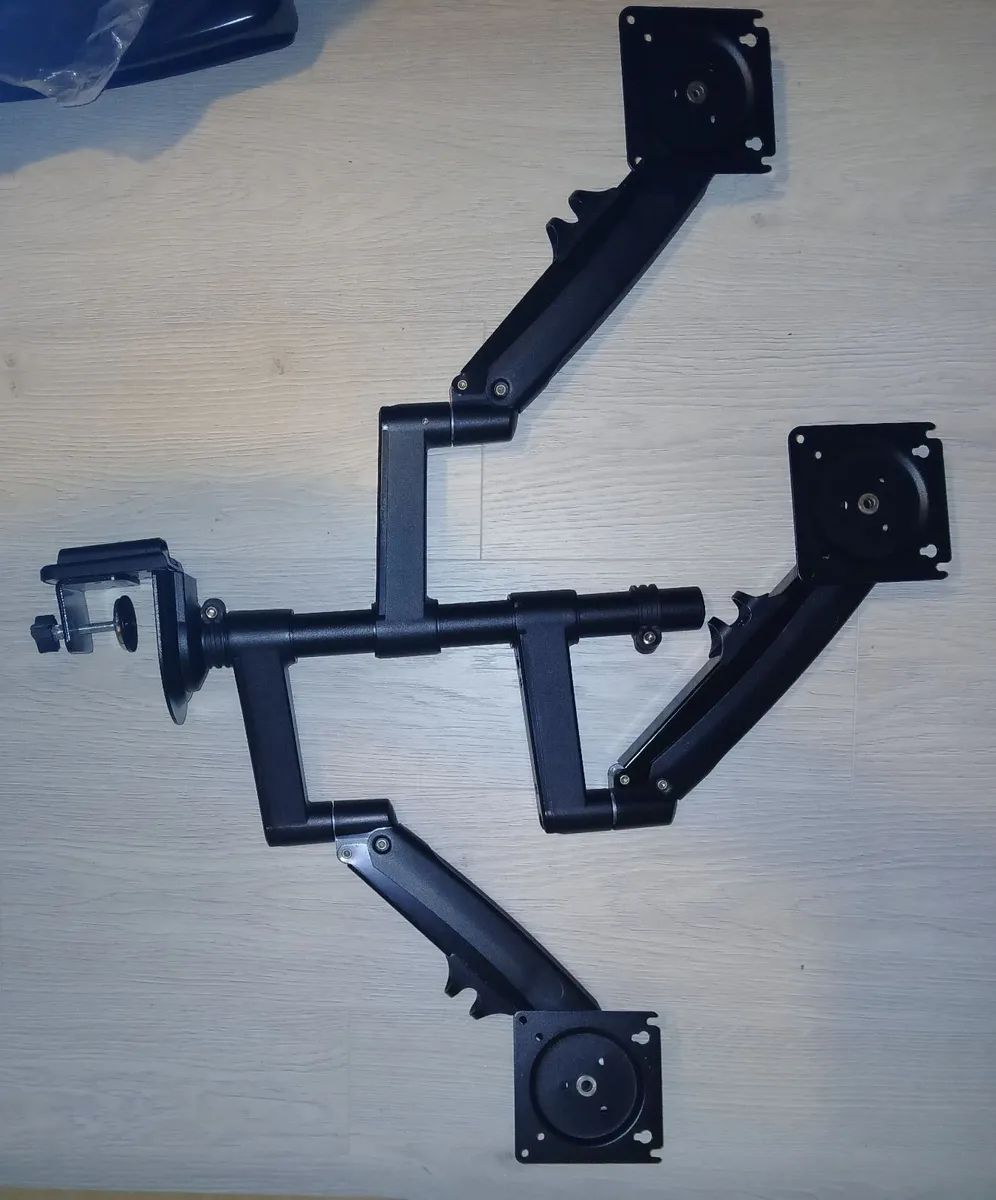 Triple Monitor arms
