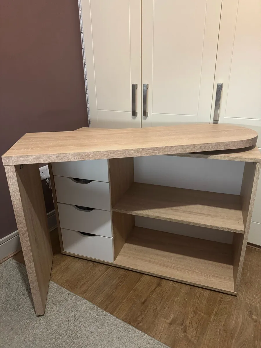 desk - Image 1