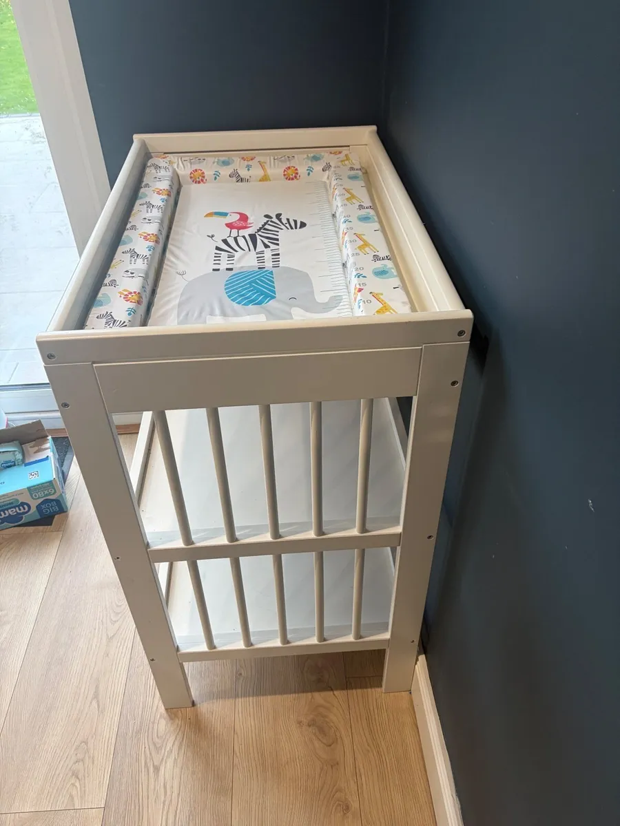 Changing table - Image 3