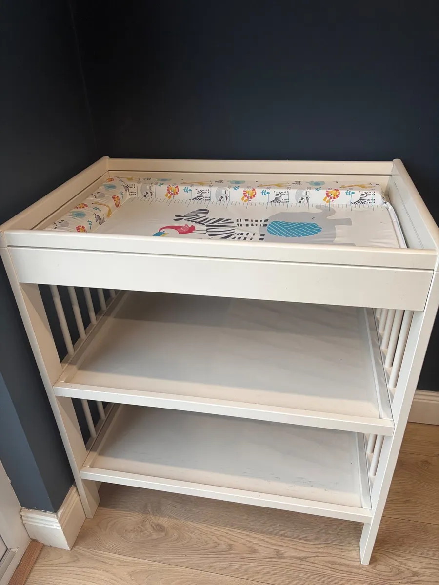 Changing table - Image 2