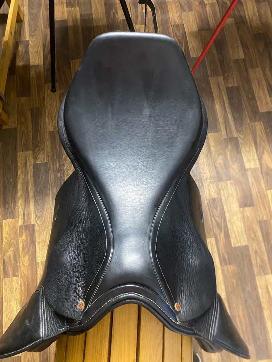 18” WIDE close contact jumping saddle - Image 2