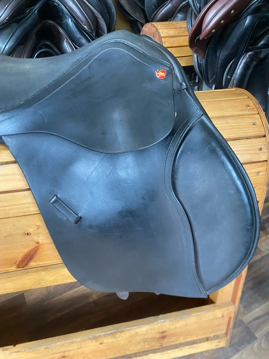 17” Wide sturgess BLAVK Leather saddle - Image 2