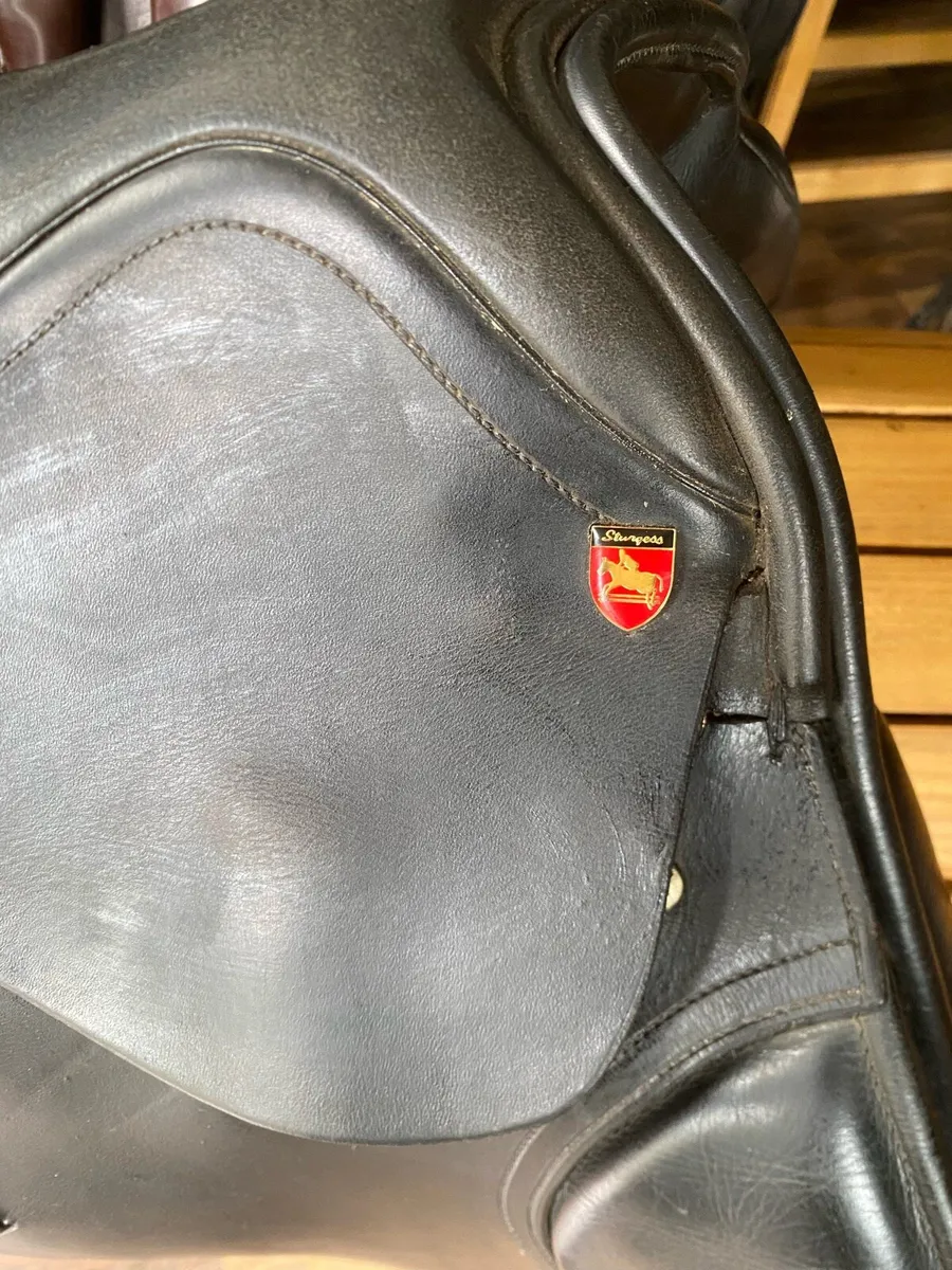 17” Wide sturgess BLAVK Leather saddle - Image 4