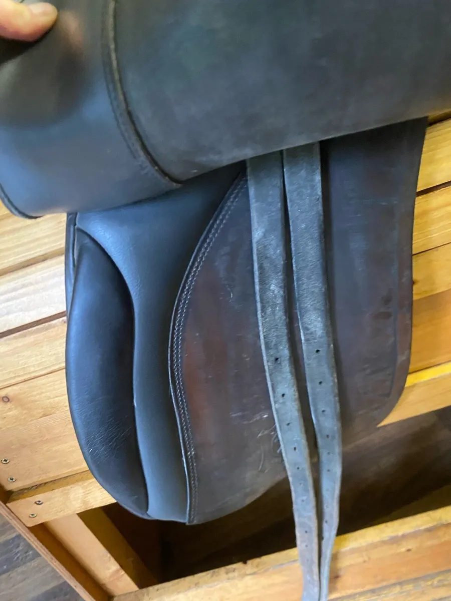 Paul jones dressage Leather saddle - Image 2