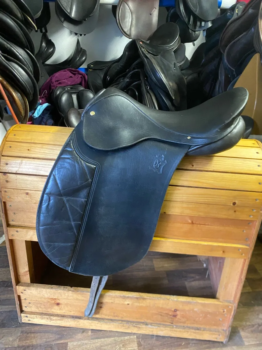 Paul jones dressage Leather saddle - Image 1