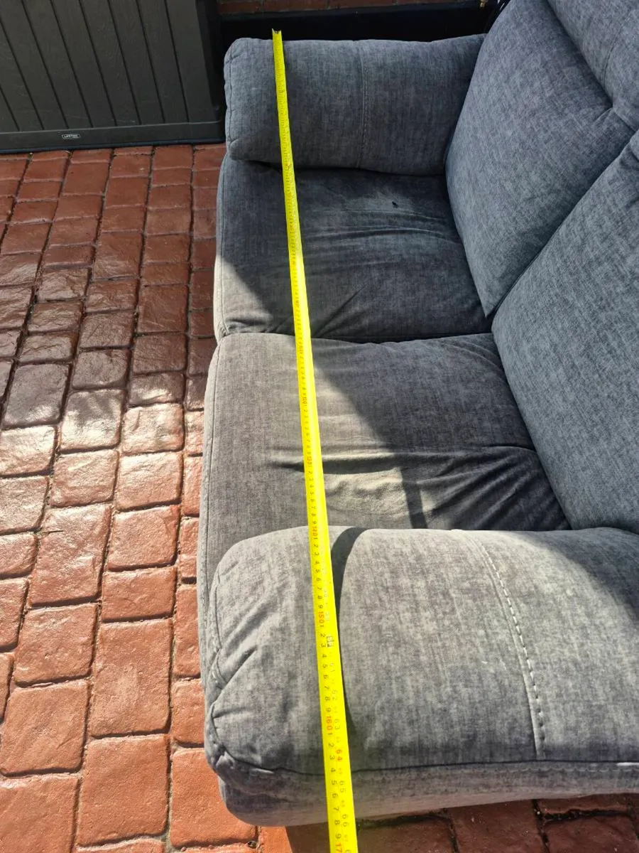 Retractable loveseat - Image 2