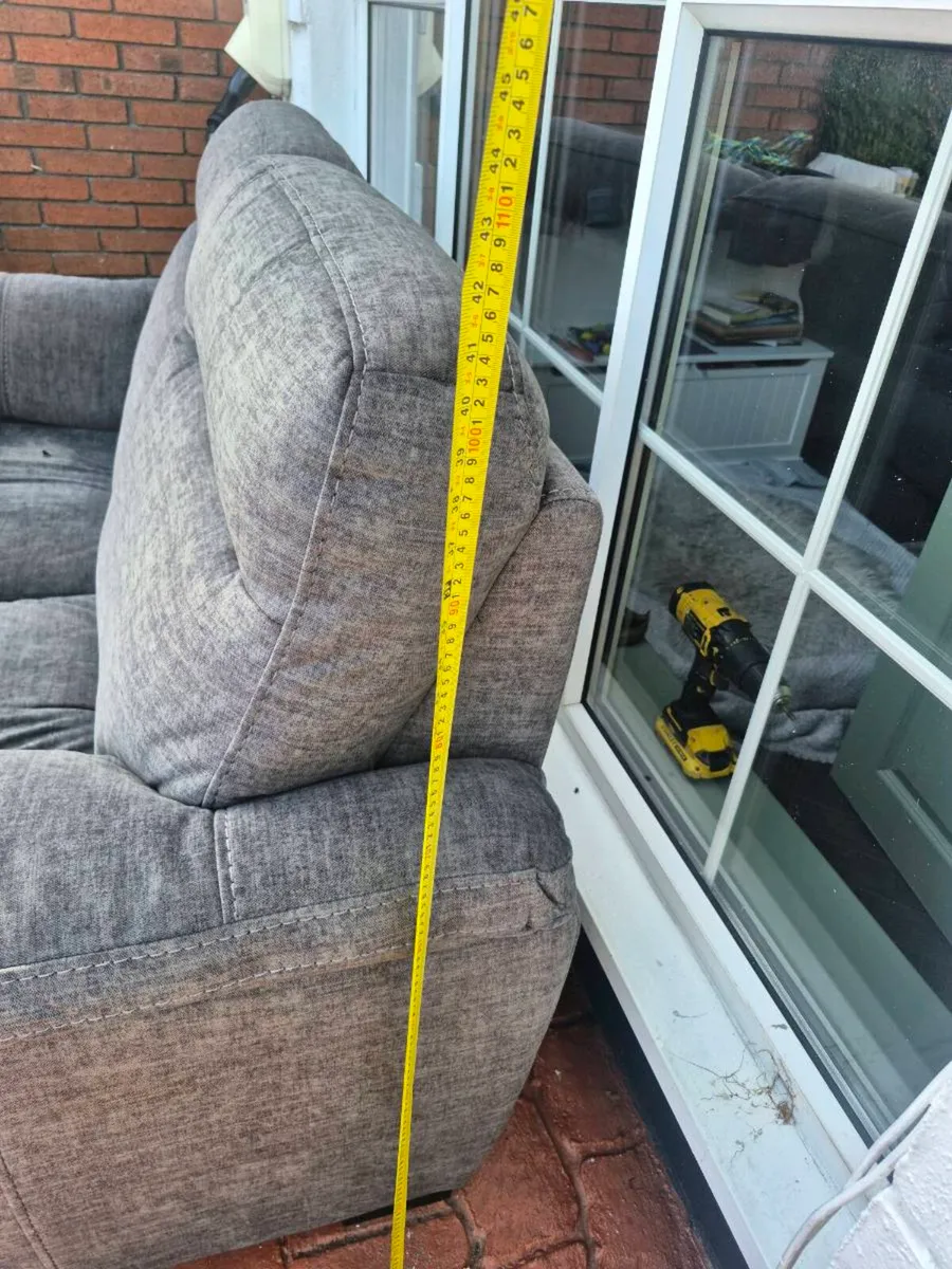 Retractable loveseat - Image 3
