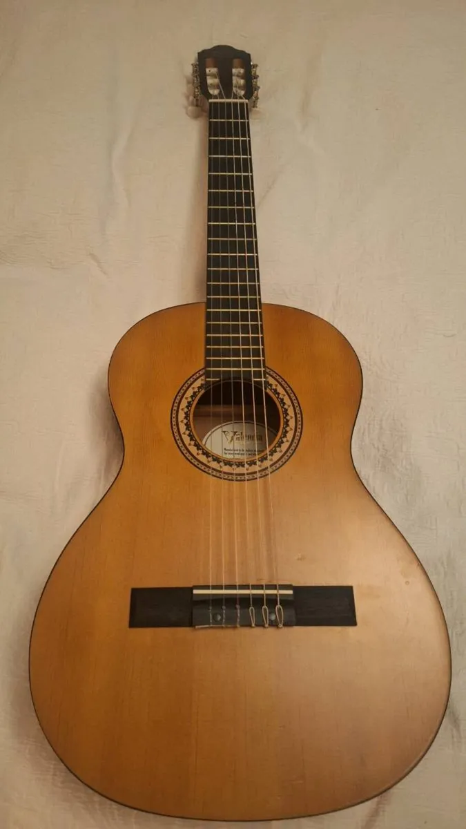 Left handed Guitar - Image 1