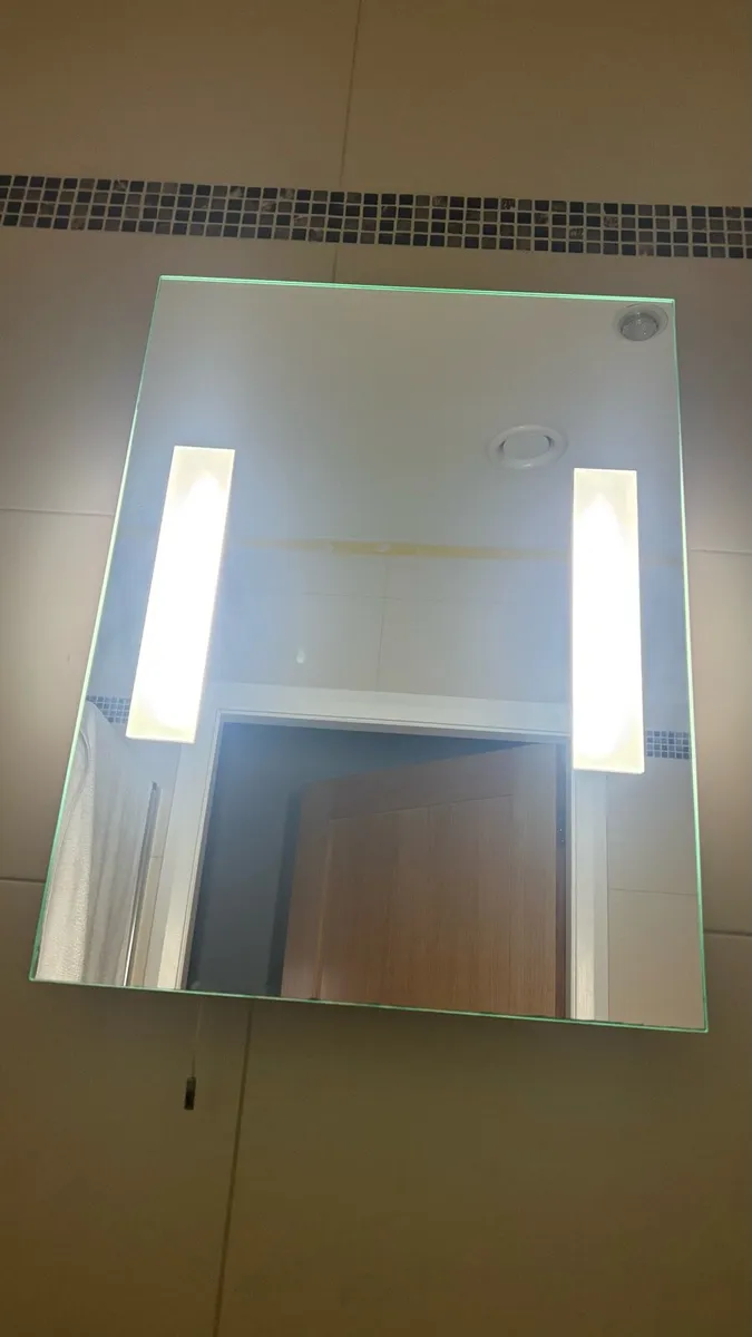 Bathroom mirror - Image 1