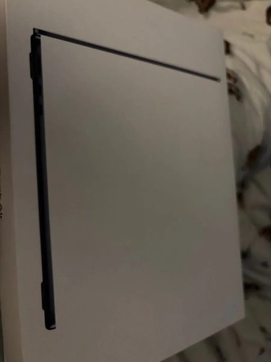 Apple MacBook Air - Image 1
