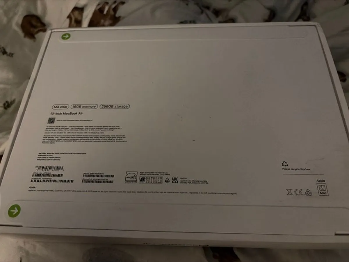 Apple MacBook Air - Image 2