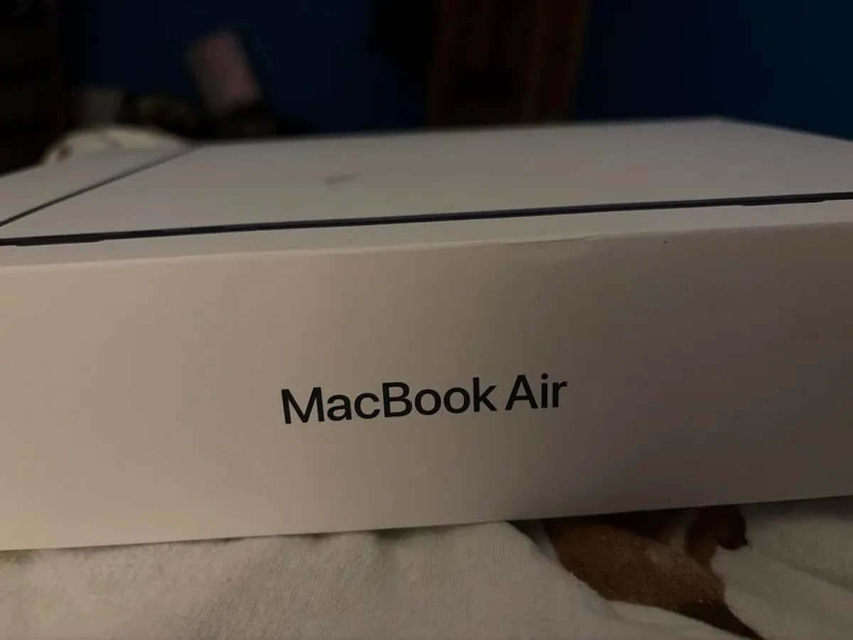 Apple MacBook Air - Image 3